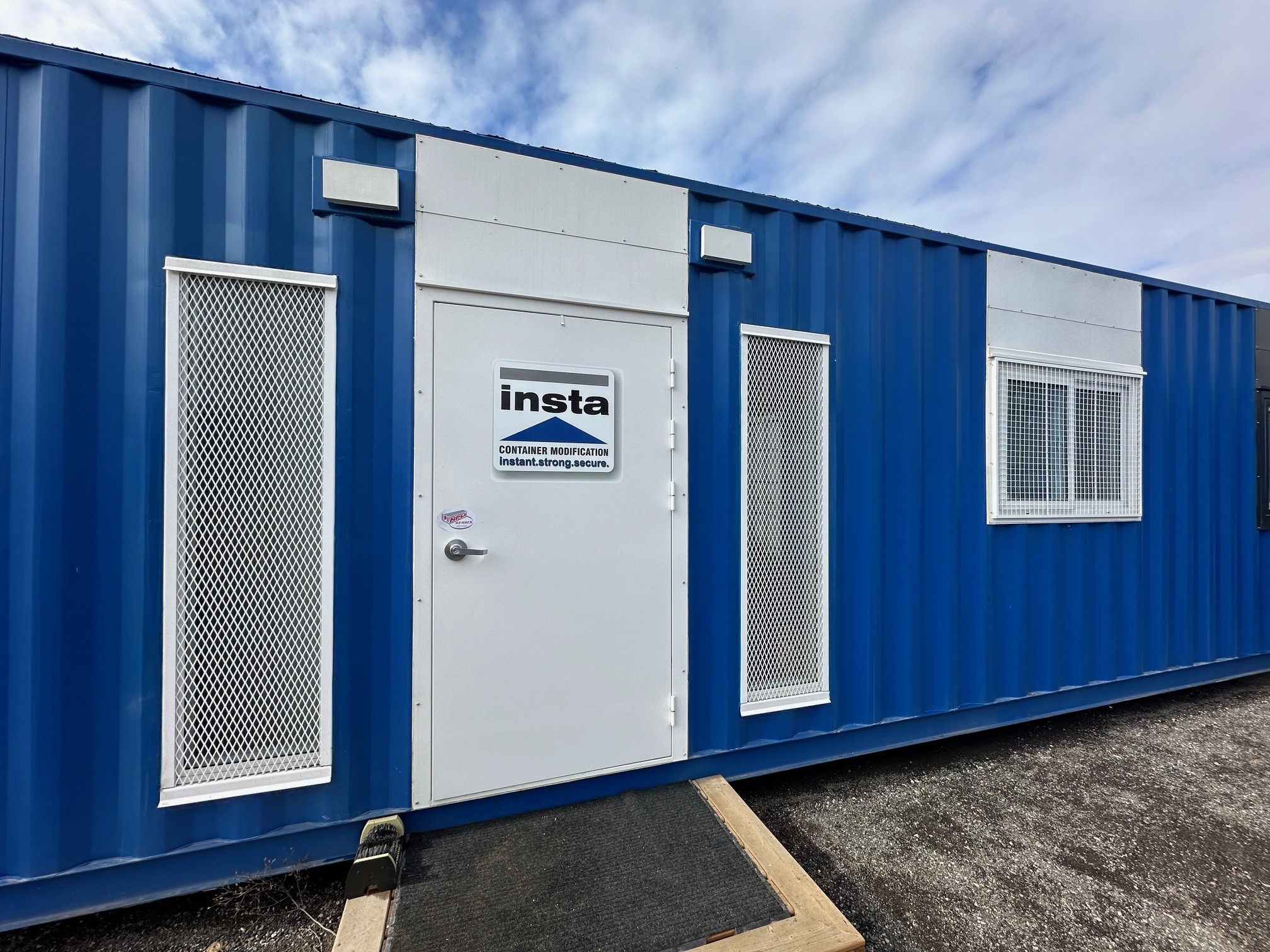 colors-white-6601-6062_White_Rhino_Door_Wide_View