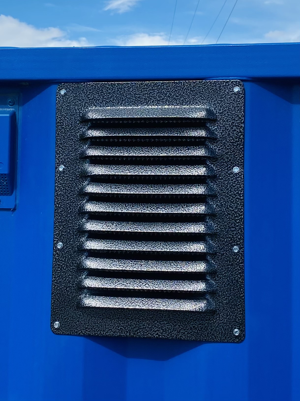 #6068 LV INSTA  Louvered Vent